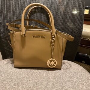 🛑SOLD Authentic Michael Kors Satchel Crossbody Bag Camel Tan Medium